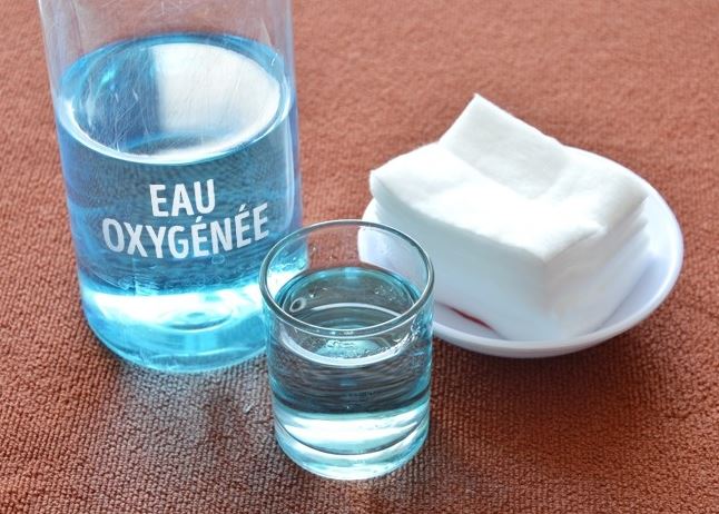 Eau oxygénée et dents : une solution alternative pour le blanchiment ?