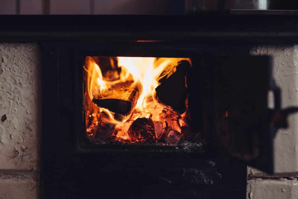 Les poêles à granulés de bois pour se chauffer à moindre prix ?